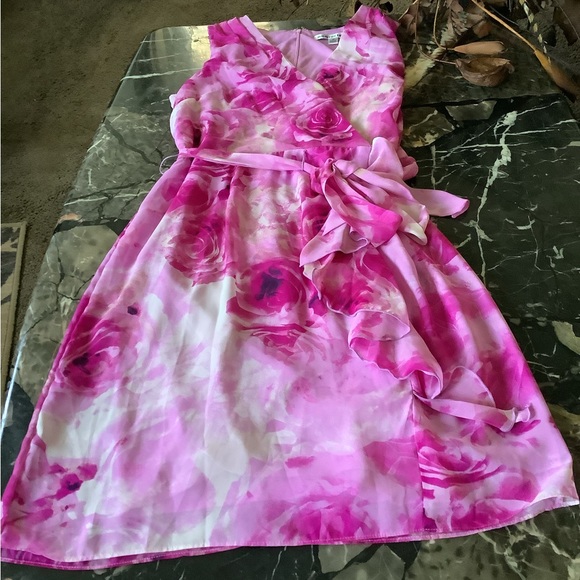 madison leigh Dresses & Skirts - Madison leigh faux wrap pink rose print ruffled dress size 14